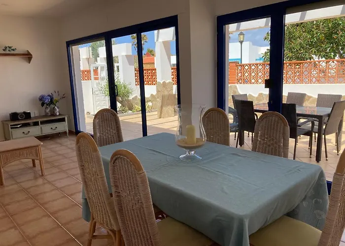 House With The Heated Pool Next To Rocky Point 코라레호