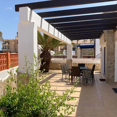 וילה House With The Heated Pool Next To Rocky Point קורלחו