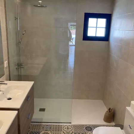 House With The Heated Pool Next To Rocky Point * קורלחו