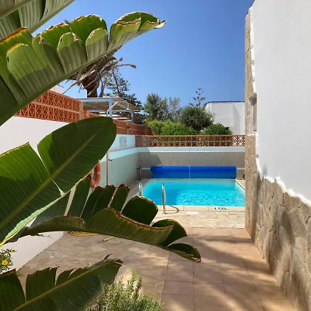 House With The Heated Pool Next To Rocky Point * קורלחו