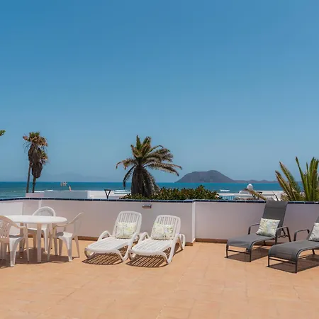 House With The Heated Pool Next To Rocky Point Villa Corralejo