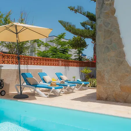 Villa House With The Heated Pool Next To Rocky Point