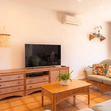 Villa House With The Heated Pool Next To Rocky Point Corralejo