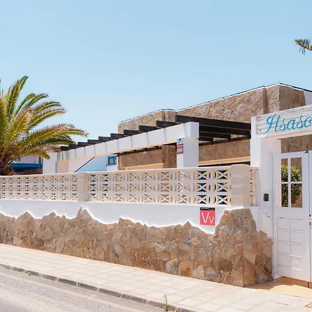 House With The Heated Pool Next To Rocky Point Villa Corralejo